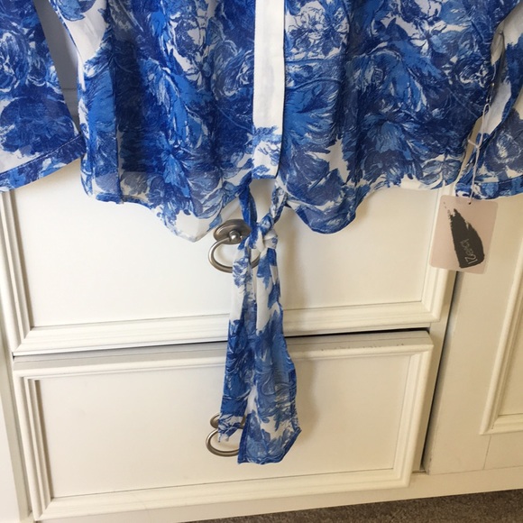 Forever 21 front tie blouse - Picture 3 of 4